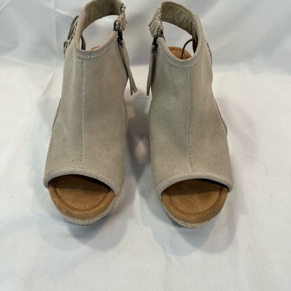 Minnetonka Fringed Platform Wedge Espadrilles - Picture 2 of 13